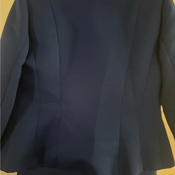 Tahari royal blue suit with matching skirt size 6